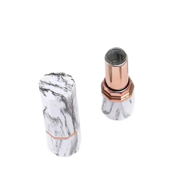 Lápiz labial Jelly de frutas Rojo Lápiz brillante Bastón Perezoso Contorno de piel uniforme Brillo de color Fácil de aplicar Bastón brillante