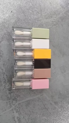 5ml tubo de brillo labial Gradiente brillo labial tubos vacíos logotipo personalizado recipiente negro con cepillo
