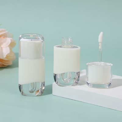 Tubo de lápiz labial vacío de 3.5G personalizado con cerradura de tornillo de sello de goma Tubo de bálsamo labial de plástico para envases de plástico en recipientes cosméticos