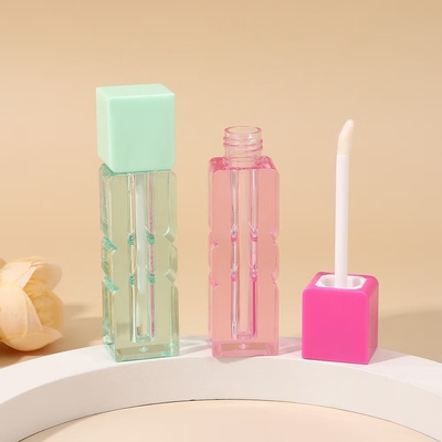 Tubo de lápiz labial con cerradura de tornillo de sello de goma Tubo de bálsamo labial de plástico para envases de recipientes cosméticos
