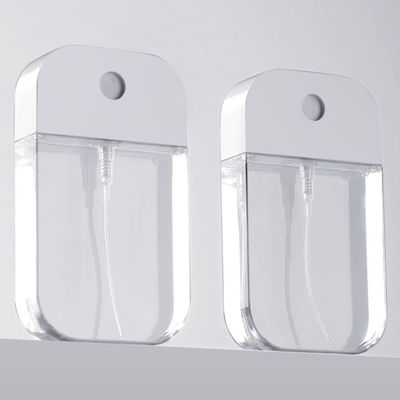 Botella de perfume con pulverizador cosmético de plástico PETG recargable portátil de 30 ml y 50 ml con forma de tarjeta y marco de goma, fácil de usar para viajes