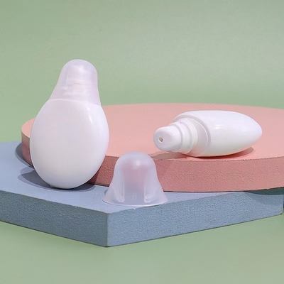 Tubo de lápiz labial con boca, cierre de rosca con junta de goma, labio de plástico