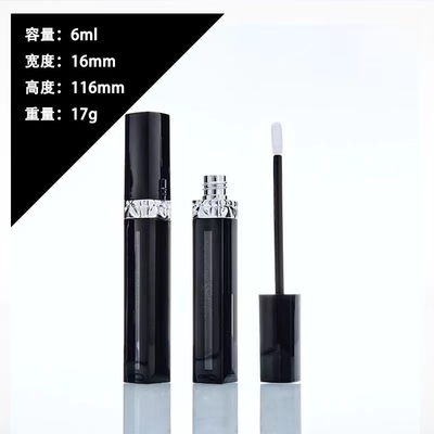 Tubo de brillo labial negro con logotipo personalizado, fácil de transportar, con cierre de rosca y efecto brillante