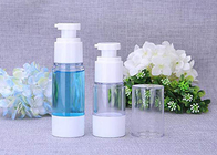 La variedad colorea las botellas cosméticas blancas azules de la bomba de la loción del rosa privado de aire de las botellas