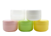 La variedad colorea uso grande de la vida de cada día de la boca de los envases cosméticos vacíos