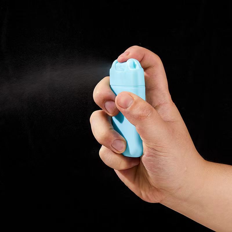 La venta caliente de 10 ml de plástico de tarjeta de perfume spray con soporte de colgante personalización