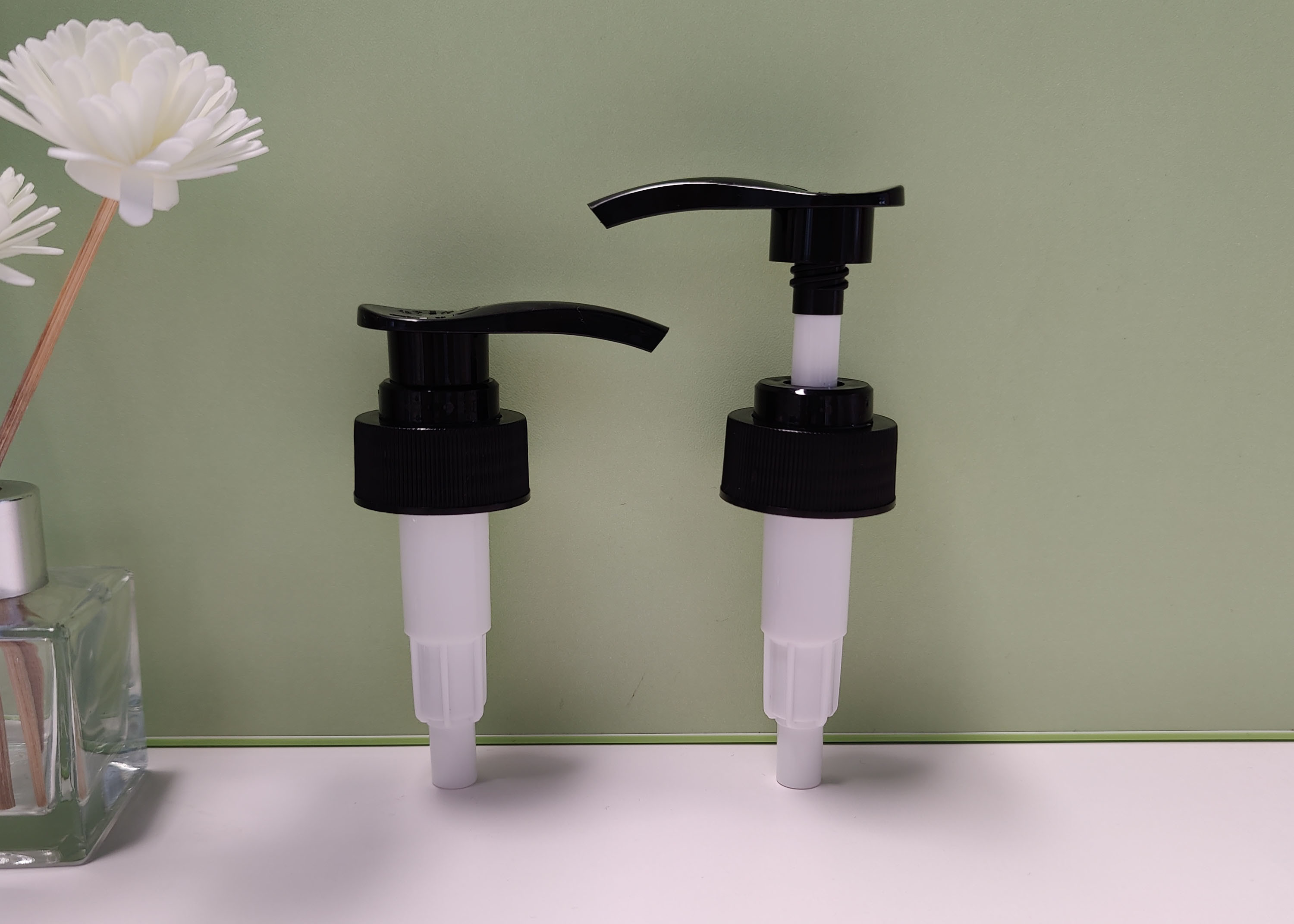 24/28MM Durable Plastic Lotion Pump Customization Supported Various Colors  With Srew Lock for Lotion